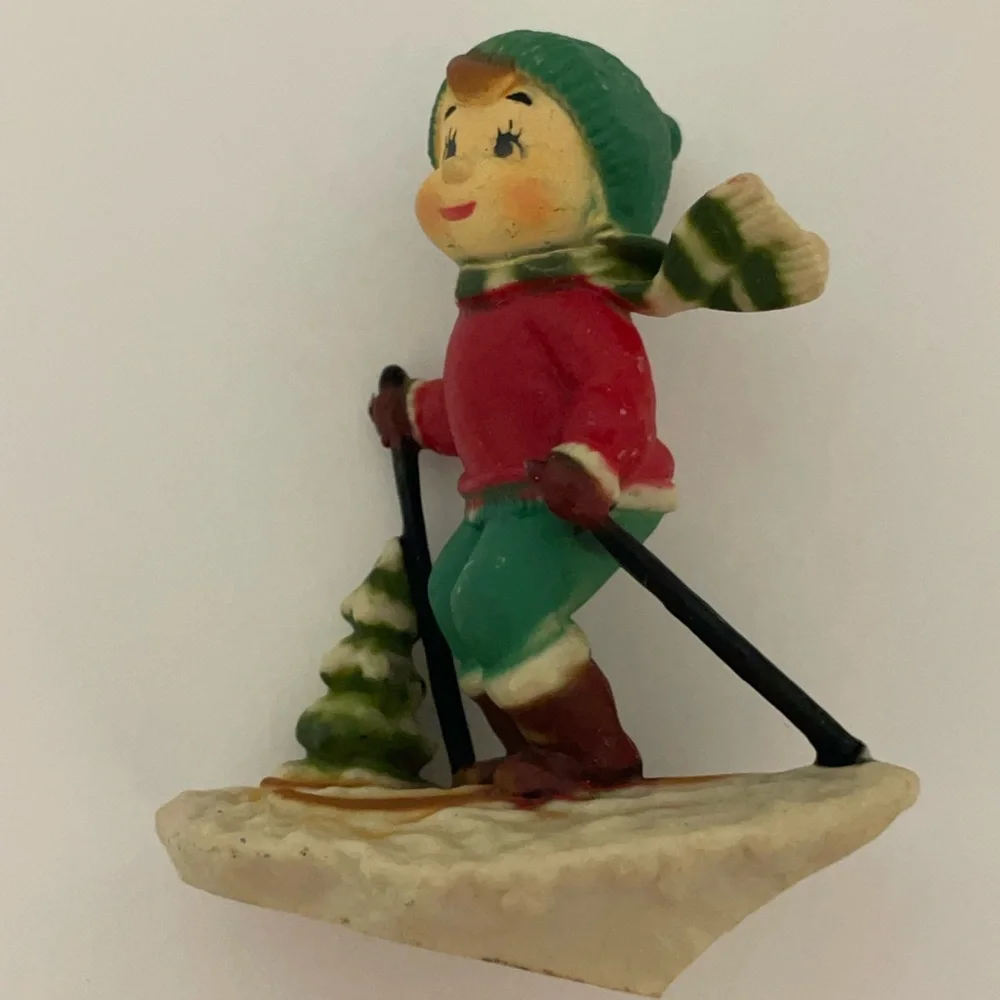 Vintage Set/6 ornaments children in the snow molded plastic made in Macau
